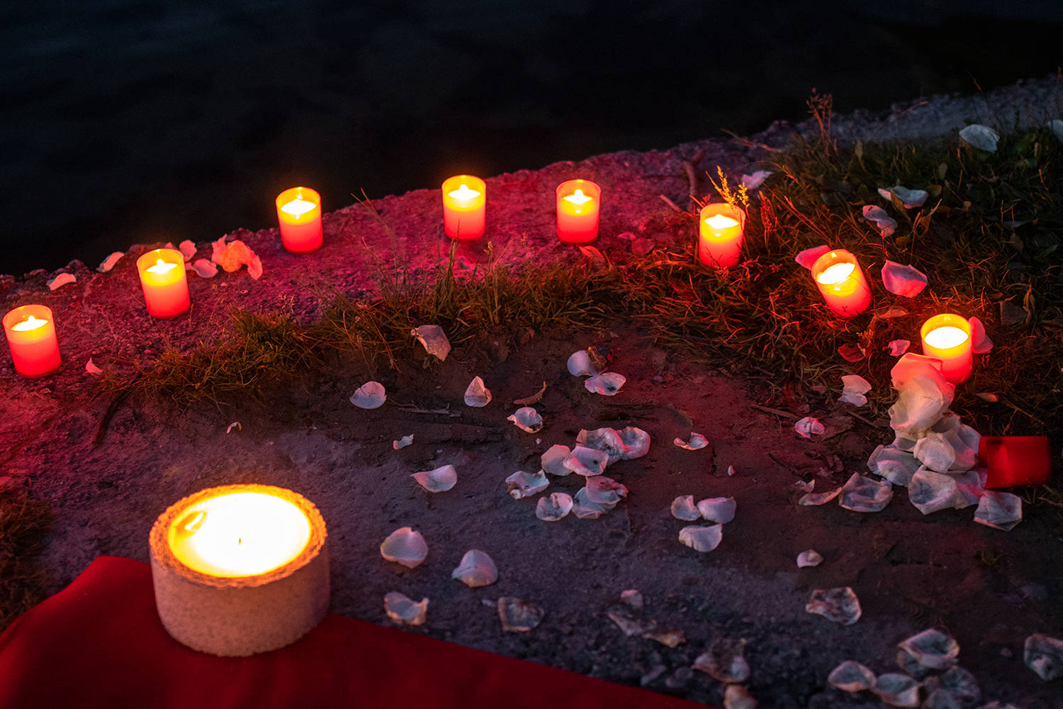 Kerzenlicht Kerzen Deko Blüten Romantisch Wasser